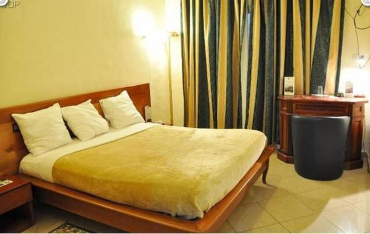 Hotel Vallee Des Princes Douala Luaran gambar