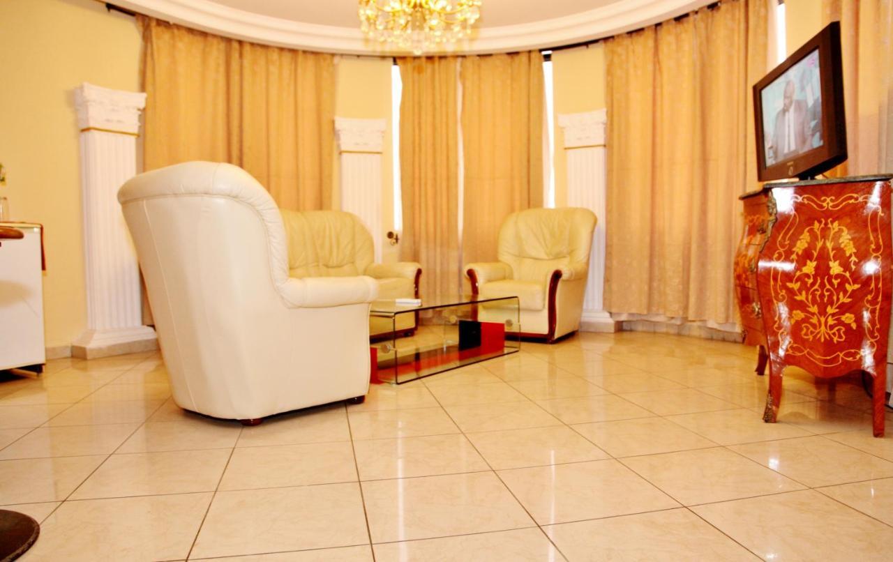 Hotel Vallee Des Princes Douala Luaran gambar